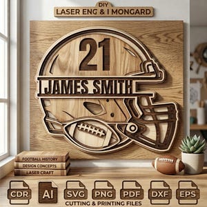 Puede incluir: Un letrero de pared de madera en capas con la silueta de un casco de fútbol americano con el número 21 y el nombre JAMES SMITH. El letrero incluye un gráfico de balón y está montado en un panel cuadrado. Debajo hay tres libros y un balón.