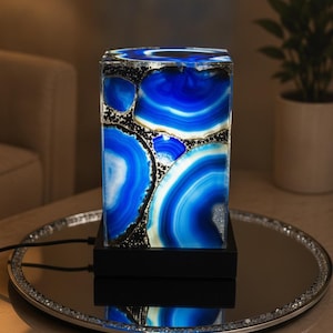 Luminária artesanal de geodo de ágata azul, luz noturna de resina com cristais, decoração moderna para mesa de cabeceira.