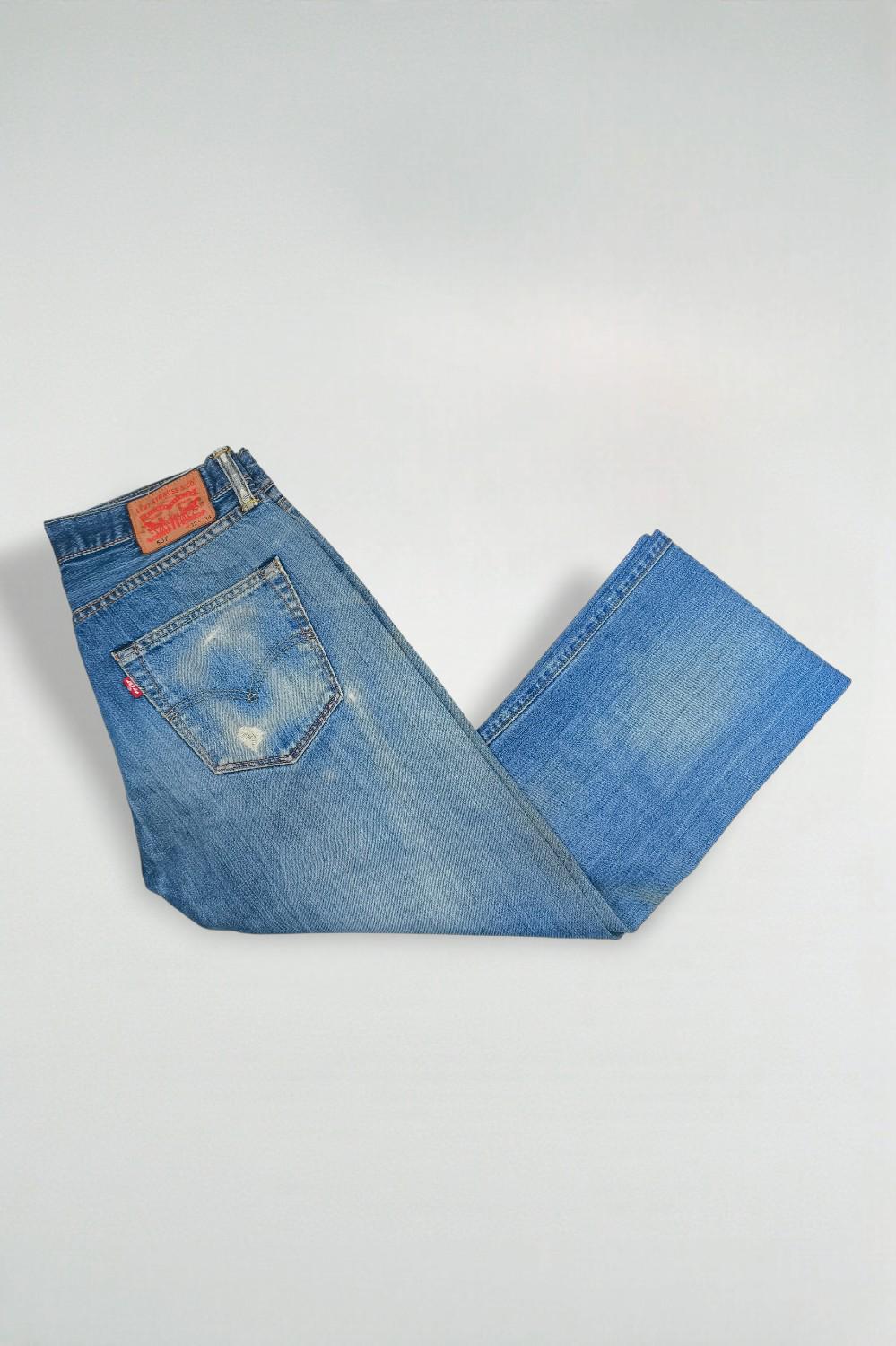 う*ん様 リーバイス　パッチ　ディスプレイ　フレーム Leather patch levi's - Etsy 日本