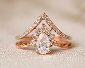 Conjunto de anillo de compromiso con diamante cultivado en laboratorio en forma de pera, certificado por IGI, de 2,10 quilates (calidad E, VVS2), conjunto de anillo de boda de oro de 14k, conjunto de anillo con banda en forma de V y diseño de chevrón para mujer.