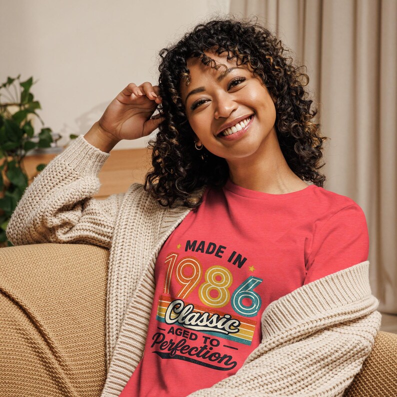 1986 Retro Birthday Sweatshirt – Vintage 40th Birthday Gift – Unisex T-Shirt for Men & Women – Classic 90s Style Party Anniversary Outfit