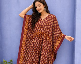 Vestido caftán de algodón con estampado de bloques color granate, pareo de playa hecho a mano, ropa de estar por casa de corte holgado.