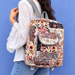 Mochila de algodón con estampado floral hecho a mano, bolso de viaje estilo boho patchwork.