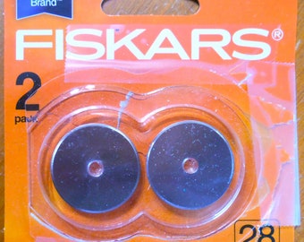 2 Pack Rotary Cutter Blades, Fiskars, 28 mm, Circle Hole, Steel Razor Edge, 2015, Opened But Not Used