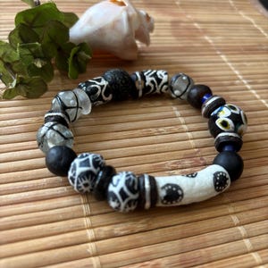 African trade bead bracelet with black and white hand painted Krobo beads from Ghana - unisex