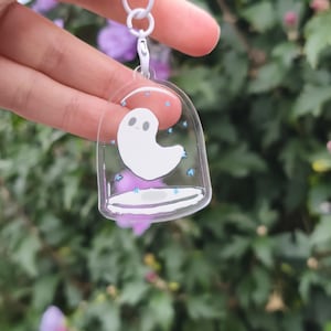 Geist im Glas Acryl Anhänger | Spooky Cute Schlüsselanhänger | Süße Transparente Glocke | Niedliches Herbst Geschenk Kawaii | Ghost Charm