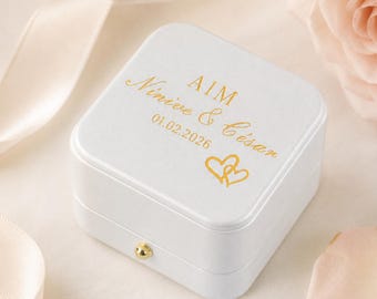 Boîte à bagues carrée personnalisée, boîte à bijoux en cuir synthétique polyuréthane gravée personnalisée avec intérieur en velours, proposition de cadeau de fiançailles