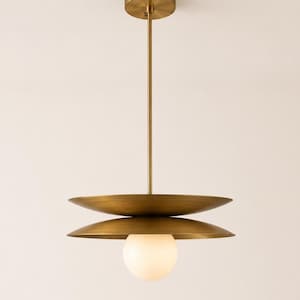 Halverwege de eeuw hanglamp, messing opaal bolhanger, gelaagde schijfhanglamp, minimalistische moderne hangende lamp