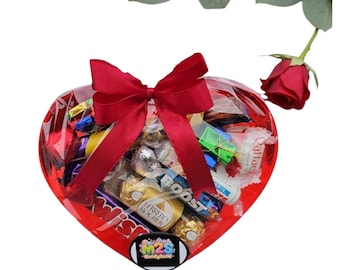 Cesta de bombones con forma de corazón / Mega selección de regalos para él y para ella