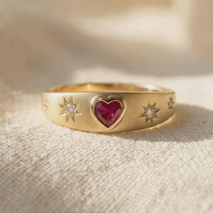 Gold Heart Ruby Ring, Dainty Stardust Band, Minimalist Celestial Jewelry, Romantic Gift for Her, Personalized Gemstone Ring, 14k Gold Ring