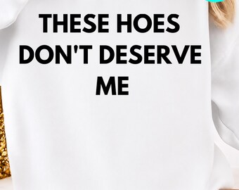 「These Hoes Dont Deserve Me PNG」：生意気な引用、皮肉な言葉、態度を表すグラフィック、面白い引用PNG、レトロなタイポグラフィ（デジタルダウンロード）