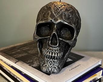 Vela con forma de calavera celta, decoración gótica dorada, calavera tallada a mano.