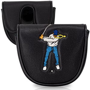 Puede incluir: Funda de putter de golf de cuero negro con una imagen bordada de un golfista en acci&oacute;n. El golfista lleva una camisa blanca, vaqueros azules y una gorra azul. La funda tiene un cierre magn&eacute;tico.