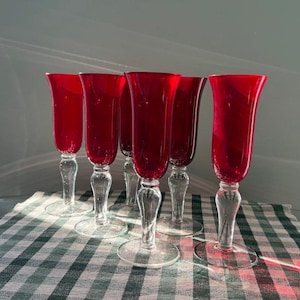 Vintage robijnrode champagnefluiten | Set van 6 | Trompetvorm | Glas uit het midden van de eeuw