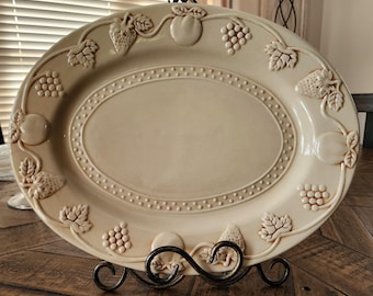 Bandeja ovalada de cerámica color beige para servir