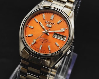 Vintage Seiko 5 Sports Automatic Men's Wrist Watch Day Date Orange