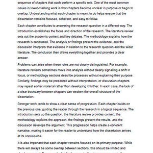 K&ouml;nnte beinhalten: Eine wei&szlig;e Seite mit schwarzem Text, der die Rolle jedes Kapitels in einer Dissertation beschreibt. Der Text enth&auml;lt &Uuml;berschriften und Abs&auml;tze, die die Struktur, den Fokus und die Koh&auml;renz des wissenschaftlichen Schreibens diskutieren. Die Seitenzahl ist sichtbar.