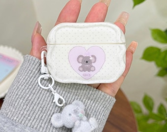 Capa para AirPods com estampa fofa de coala e bolinhas, capa protetora branca com pingente de coala fofinho, capa para AirPods Pro 3 (2025), capa para AirPods 3, capa para AirPods 4.