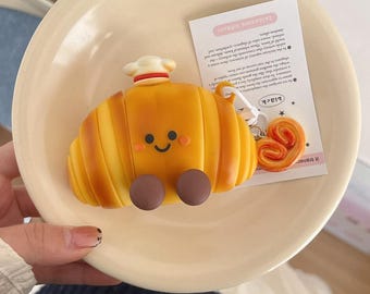 Urocze etui na AirPodsy z rogalikiem 3D, silikonowa osłona ochronna z motywem chleba Kawaii z zawieszką w kształcie ciasta, etui na AirPods Pro 3, etui na AirPods 3, etui na AirPods 4