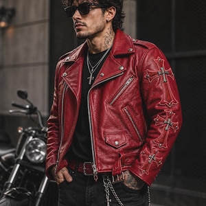 Rote Leder Bikerjacke Herren - Handgefertigte Gothic Cross Patch Gothic Jacke - Premium Echtleder Moto Jacke - Vintage Punk Style - Geschenk für Ihn