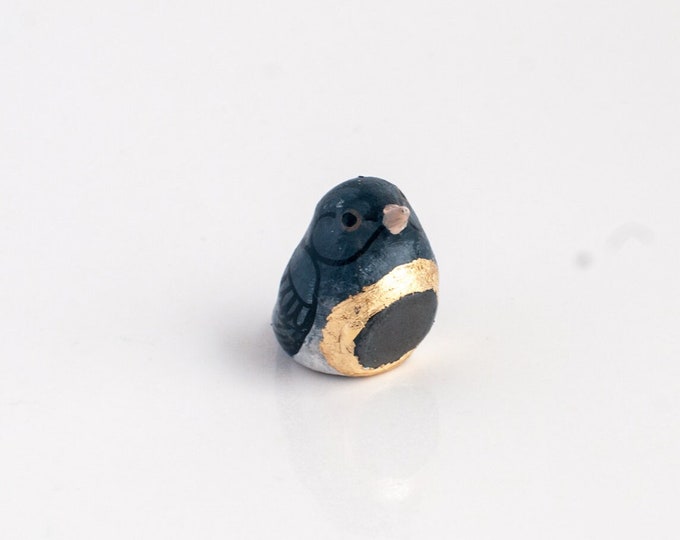 Dark Eyed Junco Sacred Talisman: Hematite | For Grounding and Protection | Songbird Figurine | Crystal Healing | Worry Stone
