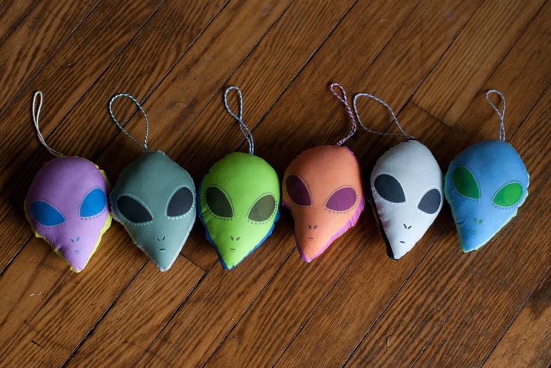 Alien Head Ornament / Choose 6 Different Colors / Small Alien Plushie image 3