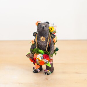 The Carrier of Flora and the Green Thumb: Brown Bear Sacred Sculpture A Creature of One Wilderness imagem 10