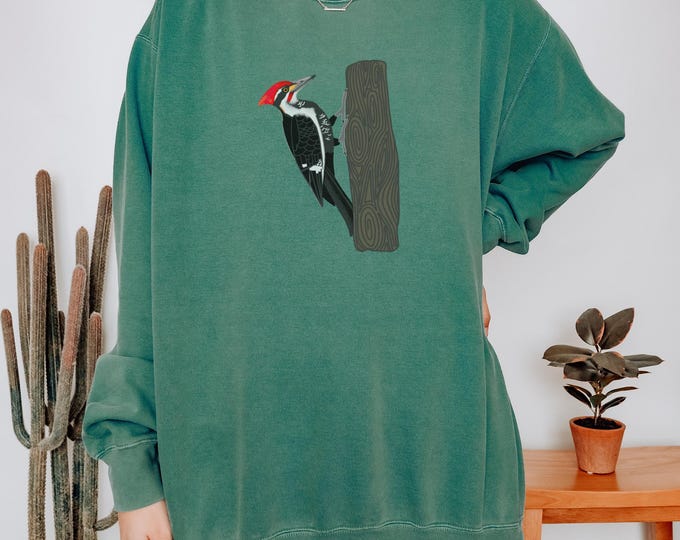 Comfort Color Sweatshirt | Bird Sweatshirt | PILEATED WOODPECKER on Green | Crew Neck Sweatshirt for Nature Lovers | 1566 | Bird Nerd Gift