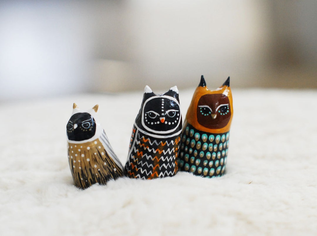 手彫りポリマー粘土のフクロウの置物、幾何学的なトーテム - Etsy 日本
