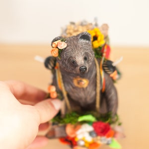 The Carrier of Flora and the Green Thumb: Brown Bear Sacred Sculpture A Creature of One Wilderness imagem 6