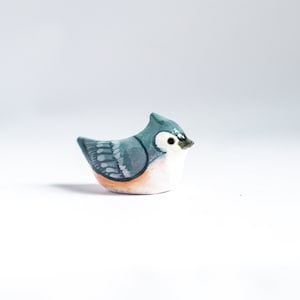 Figurilla de pájaro/miniatura de carbonero copetudo