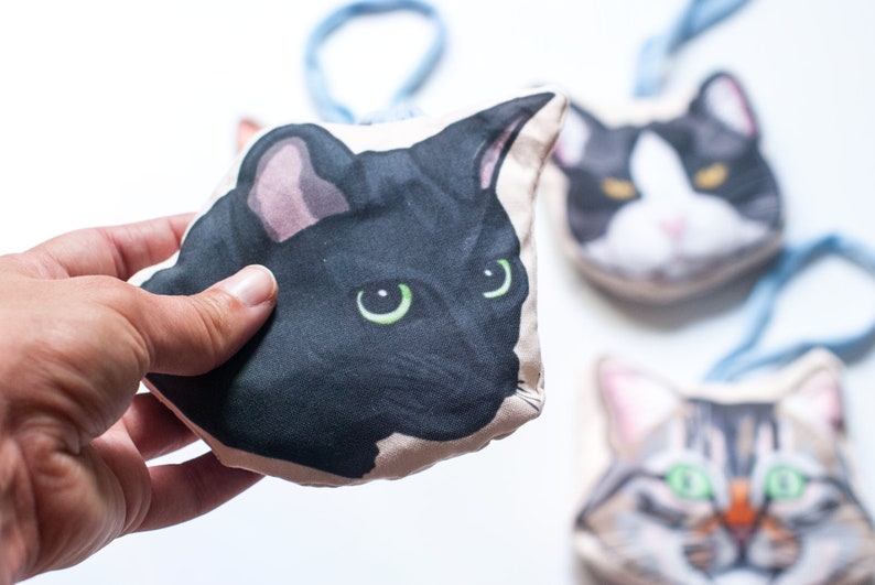 Cat Head Car Air Freshener Lavender Sachet Choose from 5 Different Cat Breeds Rear View Mirror Decoration Car Refresher black