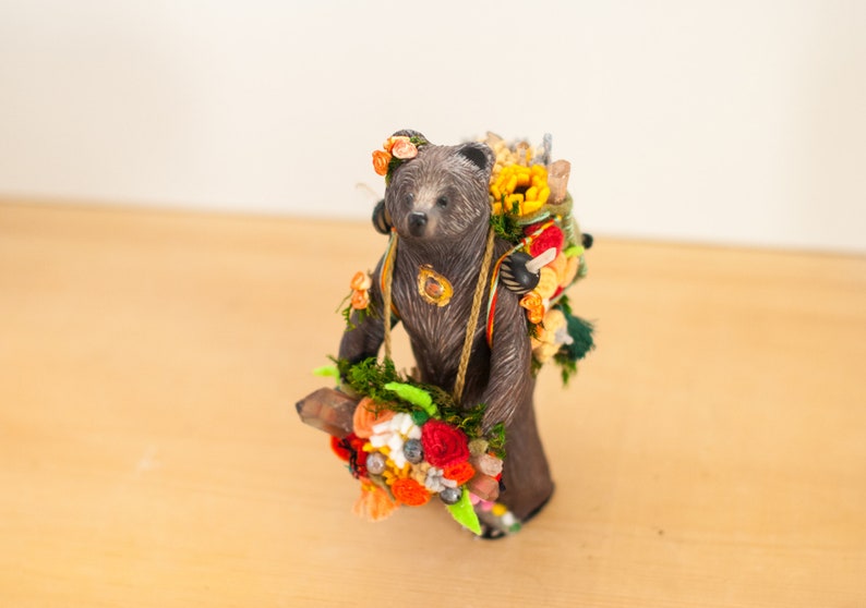 The Carrier of Flora and the Green Thumb: Brown Bear Sacred Sculpture A Creature of One Wilderness imagem 7