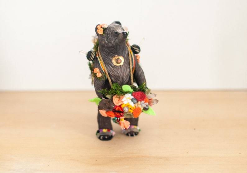 The Carrier of Flora and the Green Thumb: Brown Bear Sacred Sculpture A Creature of One Wilderness imagem 5