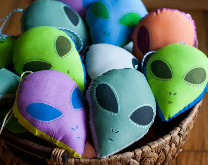 Alien Head Ornament / Choose 6 Different Colors / Small Alien Plushie