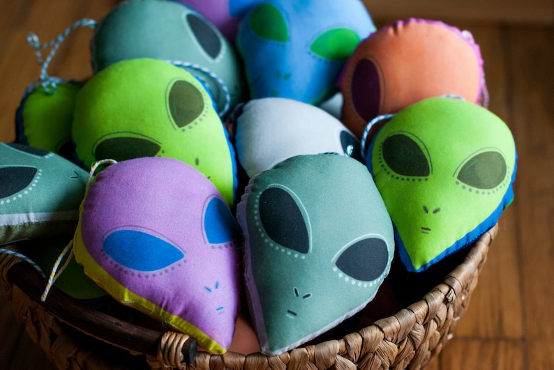 Alien Head Ornament / Choose 6 Different Colors / Small Alien Plushie image 1