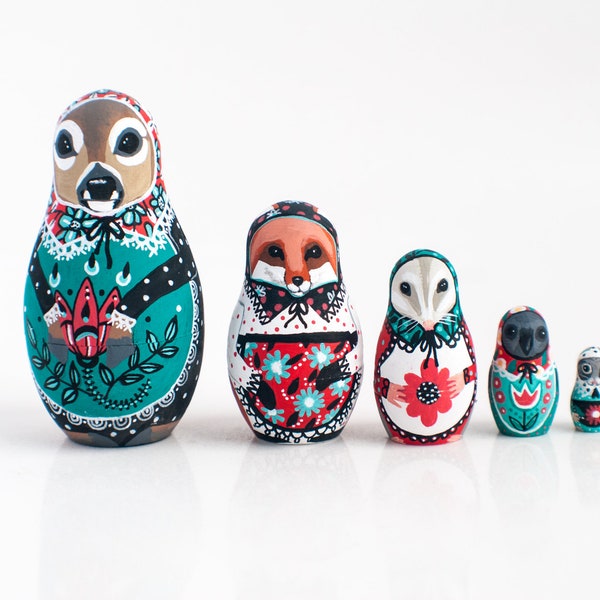 Woodland Animal Nesting Dolls / Set of 5 Matryoshka Russian Dolls / Traditional Russian Dolls / Colorful / Colorful Folk Art/ Art Dolls