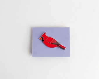 Pin grande de esmalte de cardenal: broche plateado (5 cm)