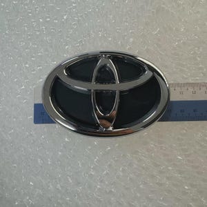 Toyota 10 cm x 7 cm Chrom Emblem für Vorne oder Hinten