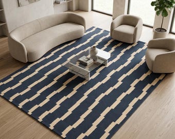 Tappeto in lana a righe blu navy, tappeto a zigzag con linee spezzate, tappeto moderno geometrico a righe avorio, tappeto trapuntato a righe verticali.