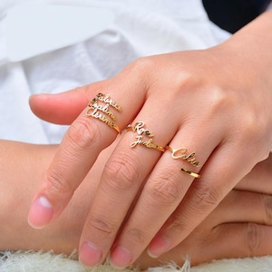 Bague personnalisée avec nom et pierre de naissance, bijou avec nom en écriture cursive, cadeau personnalisé pour elle, bague délicate en or et argent