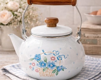 Tetera vintage Lincoware de esmalte color aciano con mango de madera, ideal para la decoración de cocinas rústicas de Taiwán.