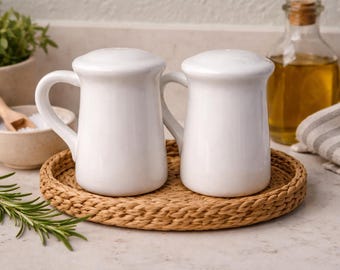 Saliera e pepiera vintage in ceramica bianca / Arredamento da cucina in stile costiero di Nantucket Home