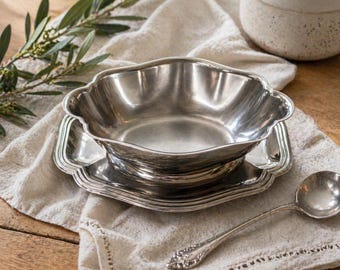 Saucière vintage Calderoni Fratelli Italie en acier inoxydable avec sous-assiette plat de service festonné 18/10 vaisselle italienne élégante