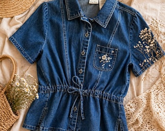 Vintage Bobbie Brooks Jeans Top: Floral bestickt, Krawatte Taille, Cottagecore Shirt