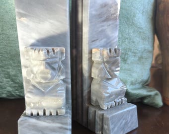 Handgesneden marmeren boekensteunen grijs Centraal-Amerikaans gesneden