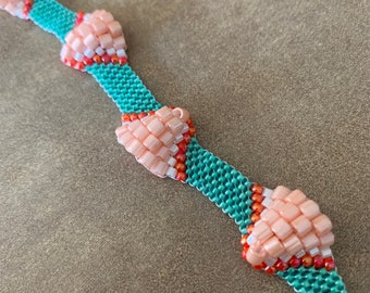 Beaded Seashell Bracelet - Peach/Aqua