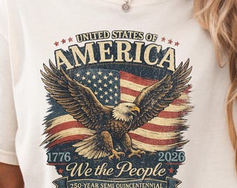 Camiseta comemorativa do 250º aniversário da Comfort Colors® USA (1776-2026), modelo "We The People", com águia patriótica e bandeira americana. Camiseta vintage com a bandeira dos EUA para o 4 de julho.