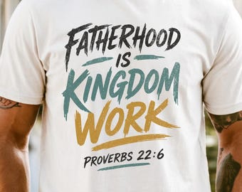 Camiseta Comfort Colors® "Paternidade é Trabalho do Reino", Provérbios 22:6 - Presente de Dia dos Pais com Base na Fé para Homens, Camiseta para Pai Cristão, Camiseta com Versículo Bíblico