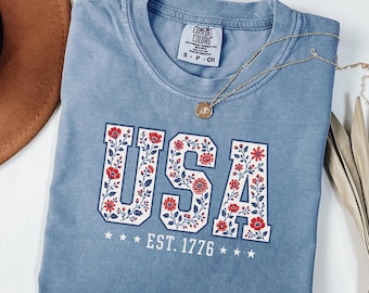 Camiseta Comfort Colors® Floral Patriótica EUA, Camiseta EUA, Camiseta Flor EUA, Camiseta Estados Unidos, Camiseta 4 de Julho, Camiseta EST 1776, 250 anos